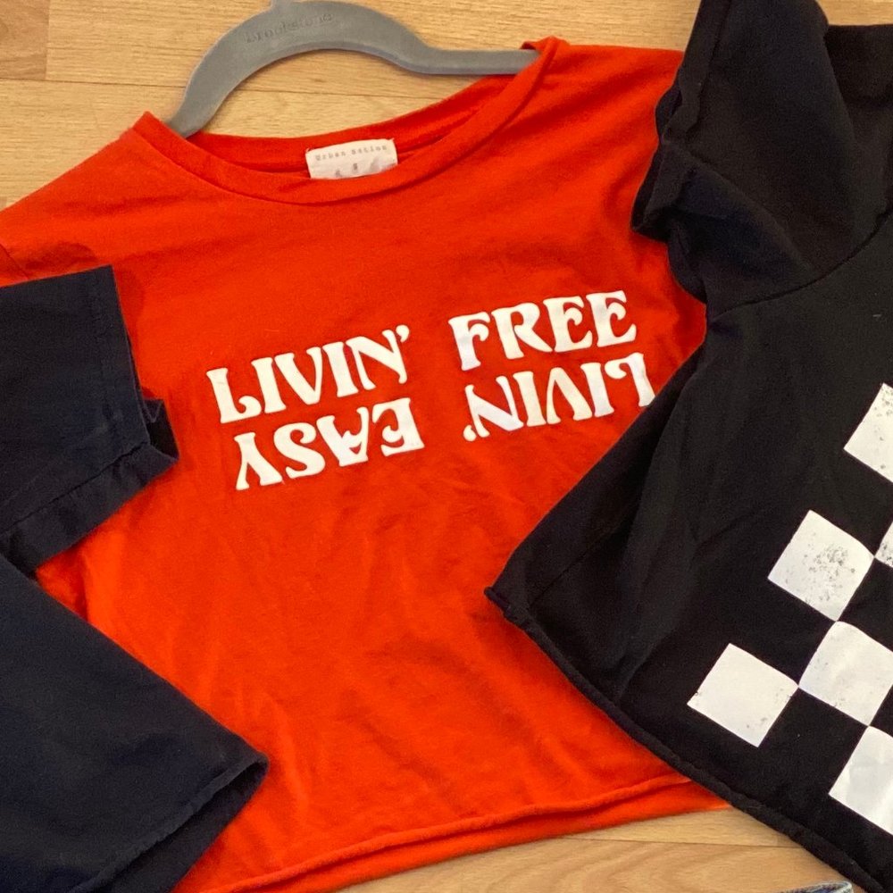 LIVN' FREE LIVN' EASY Crop Tee